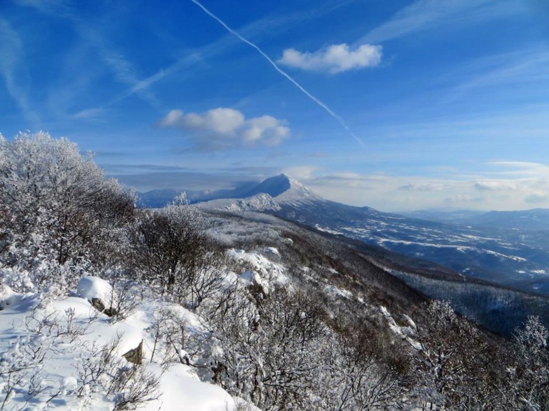Crni kamen naslovna
