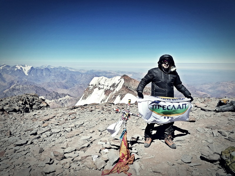 105 akonkagva zastava preslapa