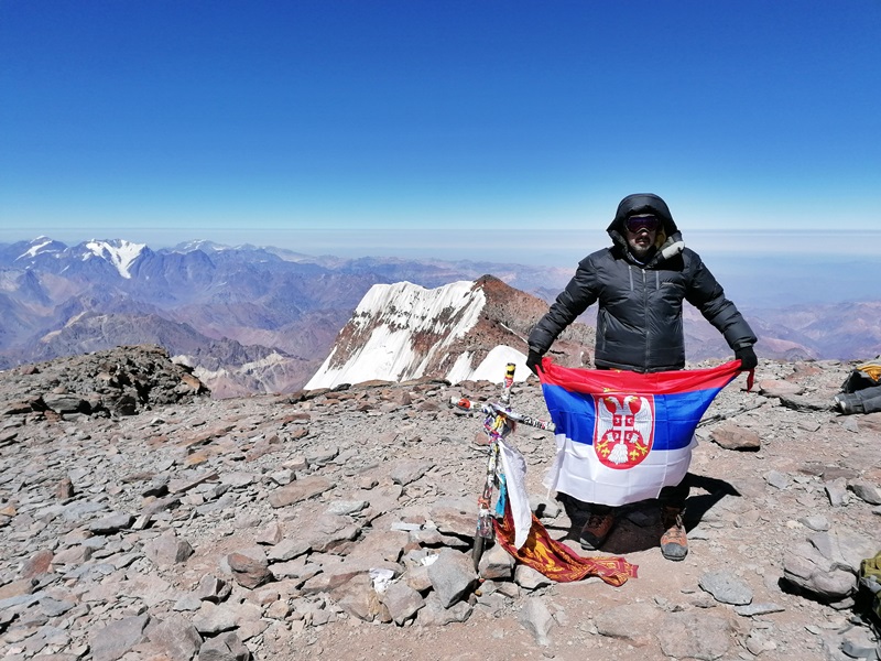 110 akonkagva zastava Srbije